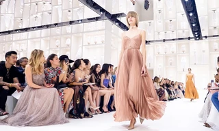 Người giàu không ít, nhưng vì sao chỉ có khoảng 4000 phụ nữ được sở hữu đồ Haute Couture?