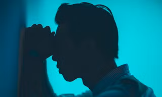 Càng mong được yêu càng xa lánh mọi người, vì sao nghịch lý thế?