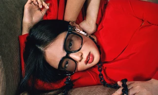 Đeo kính muốn trông vừa đẹp vừa sang chắc chắn phải biết cách trang điểm phù hợp