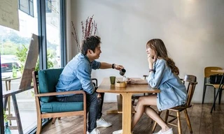 Hẹn hò lần đầu, làm những điều này là xác định luôn không có lần sau, hỏi sao ế dài dài