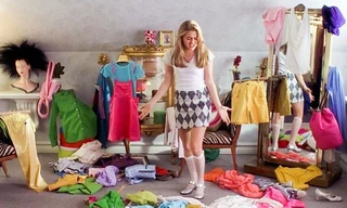 Dọn tủ áo là một việc tổn thương cảm xúc không kém những lần chia tay người yêu cũ