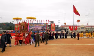Lễ hội Lồng Tông, ngày hội xuống đồng ở Tuyên Quang.