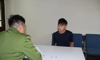 Đối tượng Giàng Seo Thế tại cơ quan Cảnh sát điều tra. Ảnh: CA cung cấp.