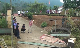 Hiện trường vụ tai nạn sập cổng trường.