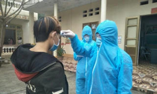 Lao động người Việt Nam từ Trung Quốc luồn rừng về nước qua đường mòn, lối mở ở Lào Cai gia tăng.