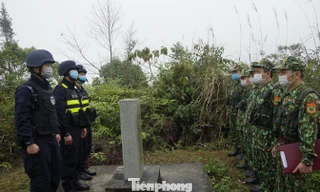 Đội tuần tra đồn Biên phòng Mường Khương và đồn Biên giới Tân Điếm gặp gỡ trao đổi tại mốc 143.