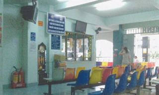 Khu khám bệnh ở BV Nguyễn Tri Phương vắng hoe lúc 2 giờ chiều Ảnh: L.N