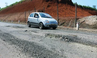 Tuyến đường 95 tỷ đồng đồng hư hỏng chỉ sau vài tháng đưa vào sử dụng