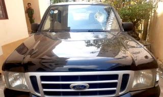 Ô tô bán tải mà ông Khoa đập vỡ kính.