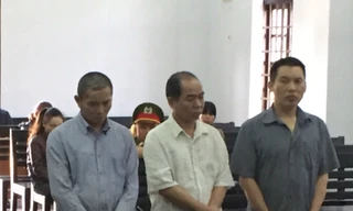 Làm giả quyết định ly hôn, thư kí tòa nhận án 2 năm tù