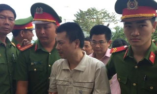 Công an dẫn bị cáo Hiến đến phiên tòa phúc thẩm