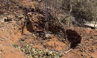 Hiện trường 1 trong 3 cây cổ thụ ở trụ sở Đội quản lý thị trường số 2 bị mất.