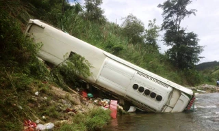 Thứ trưởng Bộ giao thông kiểm tra hiện trường vụ tai nạn ở Kon Tum