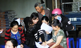 Người dân ký đơn kiến nghị gửi các cơ quan chức năng