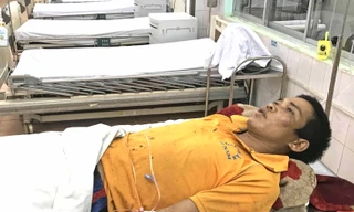 Anh Be đang được điều trị ở bênh viện Đa khoa tỉnh Gia Lai chưa hết bàng hoàng sau sự việc đau lòng