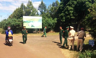 Lực lượng chức năng phong tỏa lối vào Lữ đoàn tăng thiết giáp 273