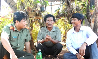 Công an huyện Chư Sê (Gia Lai) đến động viên người từng lầm lỡ ổn định cuộc sống