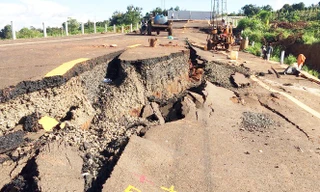 Hiện trường tuyến đường tránh Chư Sê bị hỏng nghiêm trọng