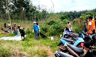 Thi thể anh A Môn được tìm thấy và đưa lên bờ, ảnh Thy Thảo