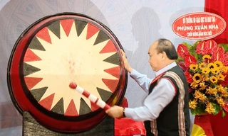 Thủ tướng đánh trống khai trường năm học mới 2018 - 2019 tại Trường phổ thông Dân tộc nội trú huyện Tu Mơ Rông
