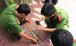 Các lực lượng chức năng khám nghiệm hiện trường. Ảnh: Công an tỉnh Kon Tum