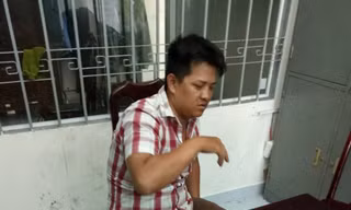 Đối tượng Lê Chính Trực tại cơ quan công an