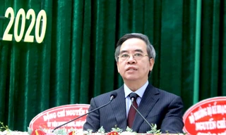 Đồng chí Nguyễn Văn Bình phát biểu tại Đại hội đại biểu Đảng bộ tỉnh Kon Tum