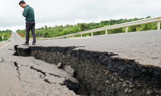 Đường 250 tỉ vừa được đưa vào sử dụng đã hỏng nghiêm trọng
