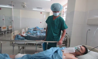 Anh Việt đang được điều trị tại bệnh viện