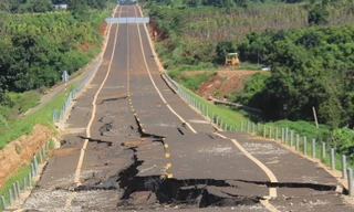Đường tránh Chư Sê bị hỏng nghiêm trọng