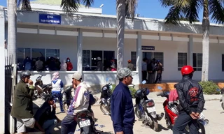 Hàng trăm người dân đến Công ty Cổ phần đường Kon Tum đòi tiền