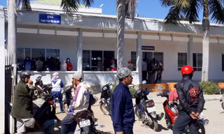 Hàng trăm người dân đến Công ty Cổ phần đường Kon Tum đòi tiền