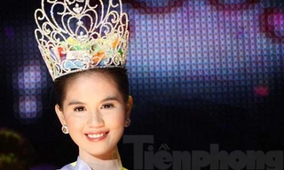 Bị chê ‘phông’ ngắn, Ngọc Trinh vẫn qua cửa ải ứng xử