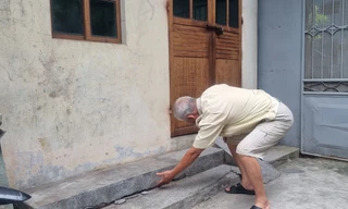 Xây bệnh viện làm nứt hàng chục nhà dân, chưa đền bù xong vẫn cấp tập xây dựng