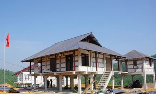 Những mái nhà đầu tiên ở khu tái định cư Làng Nủ