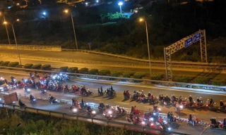 Hàng trăm 'quái xế' ngang nhiên chặn cao tốc làm đường đua