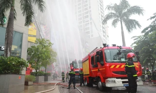 Sáng 27/11, Công an TPHCM đã phối hợp với Ban quản lý tòa nhà The Gold View trên đường Bến Vân Đồn, quận 4 tổ chức buổi diễn tập phương án chữa cháy và cứu nạn cứu hộ (PCCC&CNCH) cấp Công an Thành phố. 