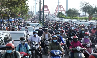 Cửa ngõ Sài Gòn kẹt xe kinh hoàng ngày làm việc đầu năm 2021
