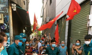 Người dân Sài Gòn vui mừng khi hết thời gian phong tỏa, cách ly chống COVID-19.