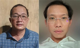 Ông Quân (áo xanh) và ông Lợi sau khi bị bắt.