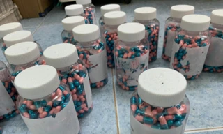 Lượng lớn thuốc điều trị COVID-19 giả bị thu giữ.