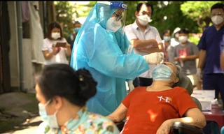 CLIP: 'Đánh trọng điểm' truy tìm F0 ở điểm nóng COVID-19 tại TPHCM 