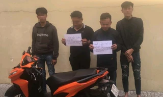 Nhóm 'quái xế' tại cơ quan chức năng.