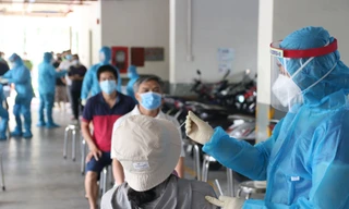 Ngành Y tế TPHCM mở rộng lấy mẫu xét nghiệm tầm soát COVID-19 ở các khu vực liên quan ca nghi nhiễm.