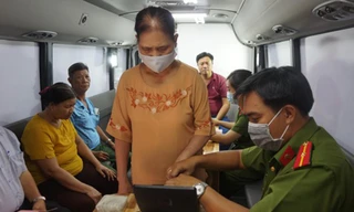 Đình chỉ công tác đại uý công an 'làm nhanh' căn cước công dân