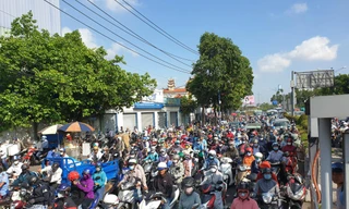 Ùn tắc nghiêm trọng trên đường Trường Chinh sáng 13/4.