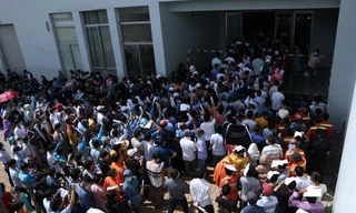 Những ngày qua, TPHCM đang khẩn trương thực hiện chiến dịch tiêm gần 1 triệu liều vắc xin COVID-19 cho người dân.