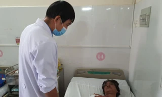 Ông Tâm đang được các bác sĩ chăm sóc tích cực.