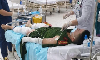 3 cán bộ công an phải nhập viện vì bị ném 'bom xăng'