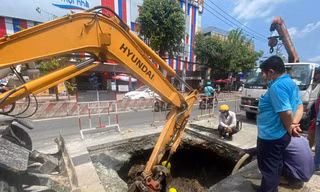 Lực lượng chức năng khắc phục sự cố.